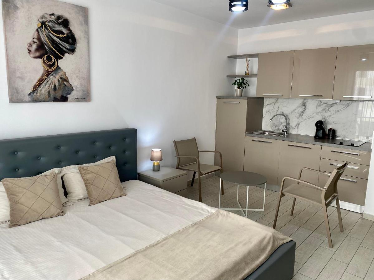 De Silva Studio Adia 4 Mamaia Esterno foto